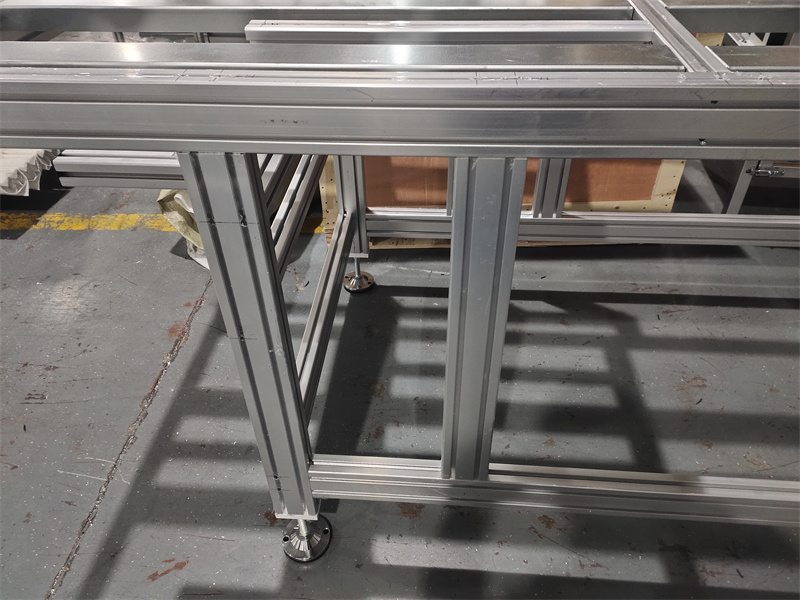 工业羞羞视频黄色网站操作工作台设备框架