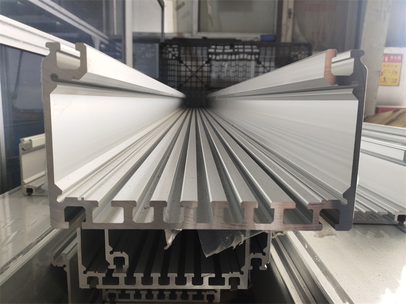 汽车钣金羞羞视频黄色网站挤压开模定制