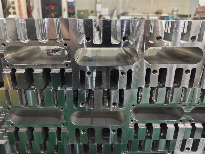 工业带槽散热片羞羞视频黄色网站